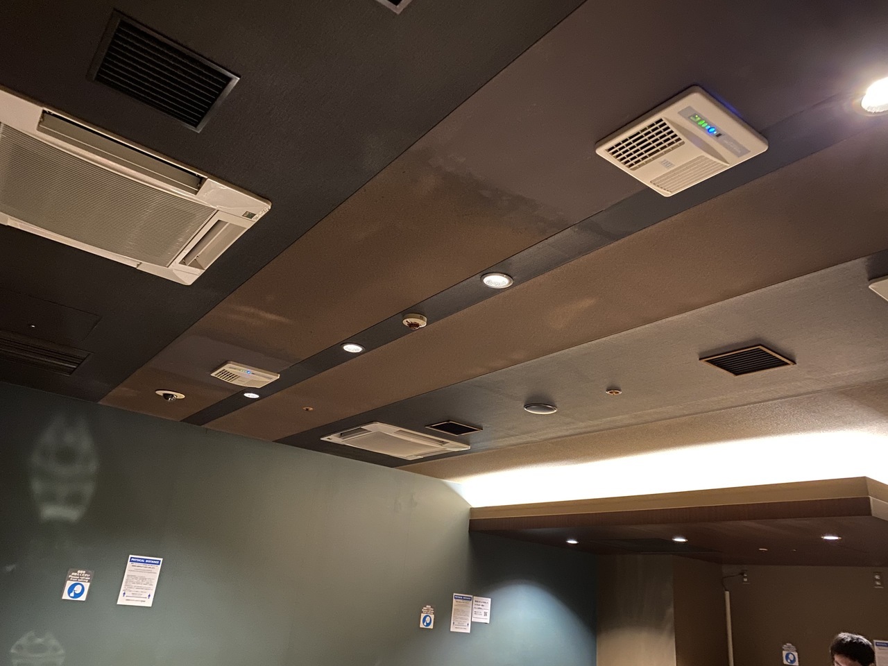 天井取付型　オゾン除菌脱臭装置　eZ-7 設置例